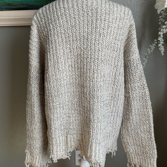 Vistique V-neck Frayed Sweater Size Medium - Picture 13 of 17